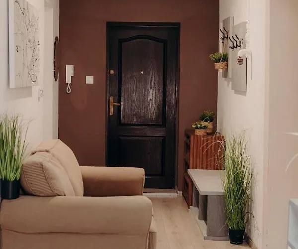 Wolska 80m2 - 7 People, 3 Apartament